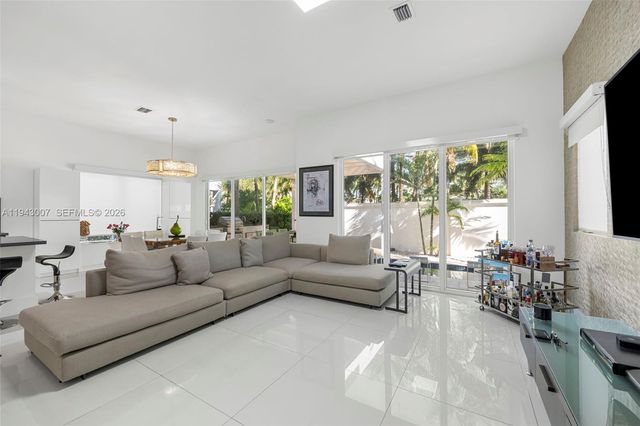 19005 Atlantic Blvd, Sunny Isles Beach, FL 33160