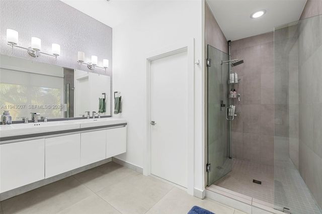 19005 Atlantic Blvd, Sunny Isles Beach, FL 33160