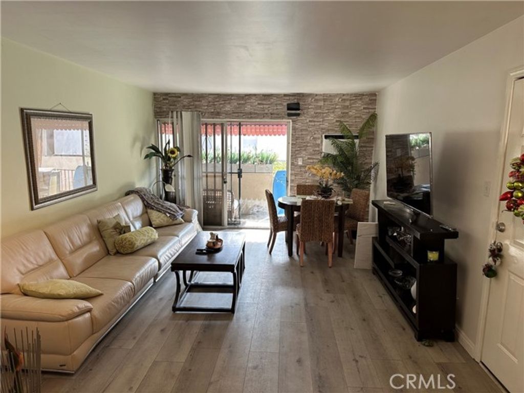 440 Chestnut Avenue 2D, Long Beach, CO 80802