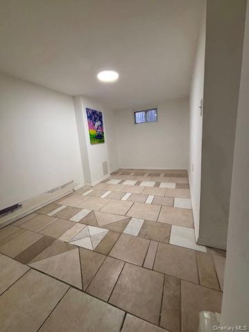 94 Lockman Avenue, Staten Island, NY 10303