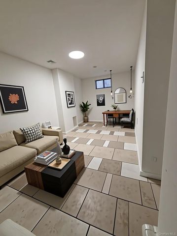 94 Lockman Avenue, Staten Island, NY 10303