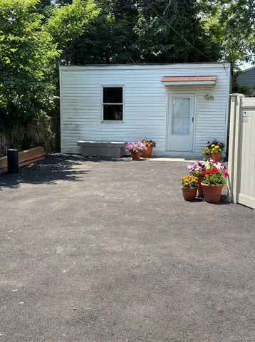 94 Lockman Avenue, Staten Island, NY 10303