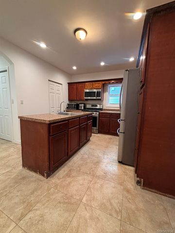 94 Lockman Avenue, Staten Island, NY 10303