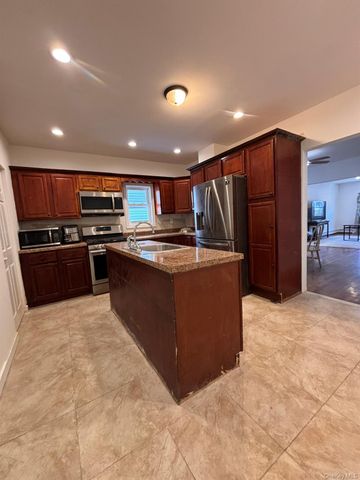 94 Lockman Avenue, Staten Island, NY 10303