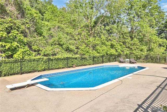 15 Pine Drive, Stony Point, NY 10980