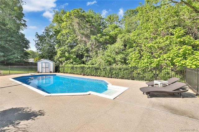 15 Pine Drive, Stony Point, NY 10980