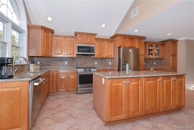 15 Pine Drive, Stony Point, NY 10980