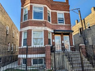 742 N Lawndale Avenue, Chicago, IL 60624
