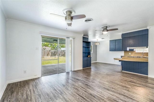 1129 Bradshaw Dr, Corpus Christi, TX 78412