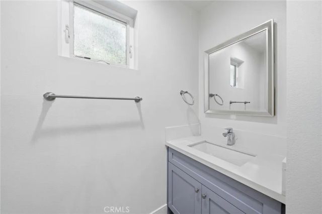 1233 W 39th, Los Angeles, CA 90037
