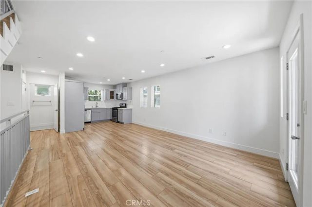 1233 W 39th, Los Angeles, CA 90037