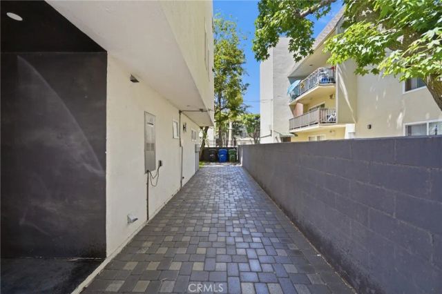 1233 W 39th, Los Angeles, CA 90037