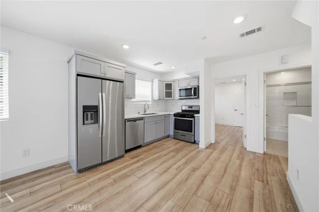 1233 W 39th, Los Angeles, CA 90037
