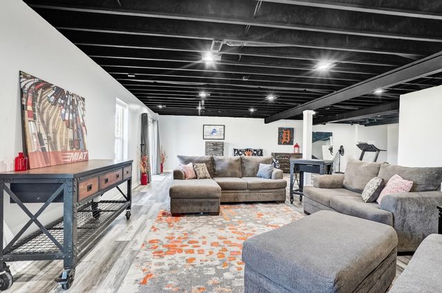 1158 Lark Street, Orion Charter Twp, MI 48360
