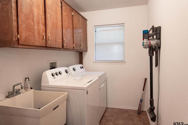 272 Branding Iron Lane, Holly Lake Ranch, TX 75765