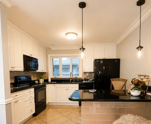 4603 KOLZE Avenue, Schiller Park, IL 60176