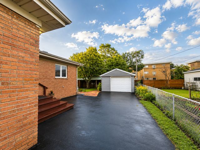 4603 KOLZE Avenue, Schiller Park, IL 60176