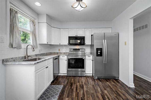 243 Dennison Drive, Ballwin, MO 63021