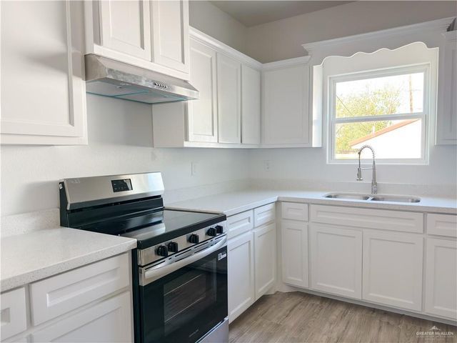 626 E Ellis Avenue, Alamo, TX 78516