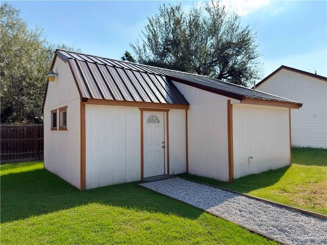 626 E Ellis Avenue, Alamo, TX 78516