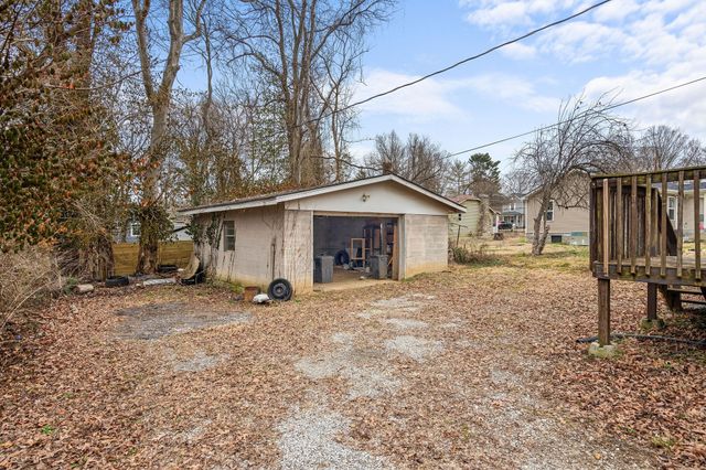 715 Williams Ln, Clarksville, TN 37040