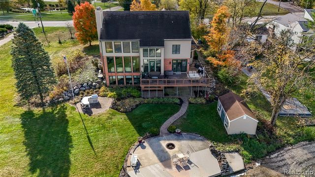 10736 Bogie Lake Road, White Lake, MI 48386
