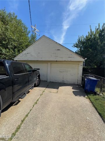 3043 W 111th Street, Cleveland, OH 44111