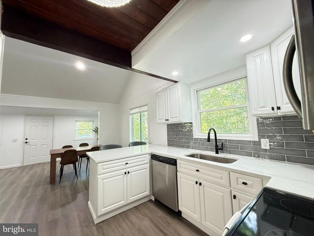 117 CLIFTON DR, Bushkill, PA 18324