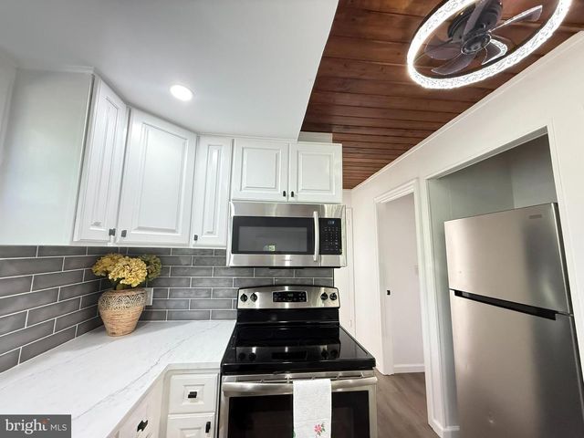 117 CLIFTON DR, Bushkill, PA 18324