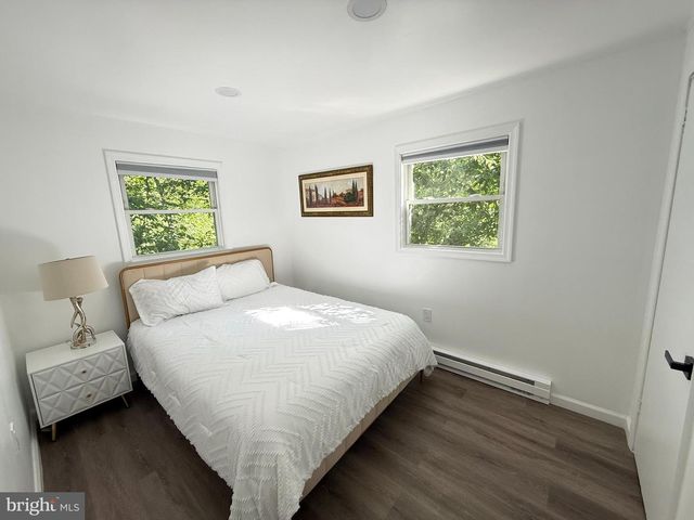 117 CLIFTON DR, Bushkill, PA 18324