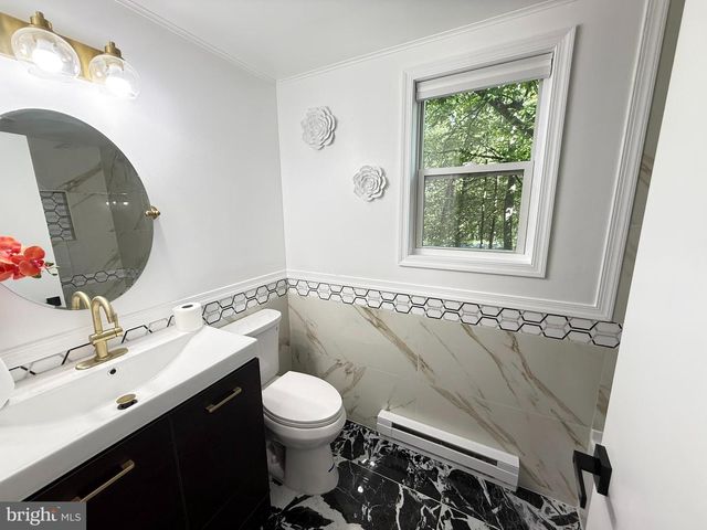 117 CLIFTON DR, Bushkill, PA 18324