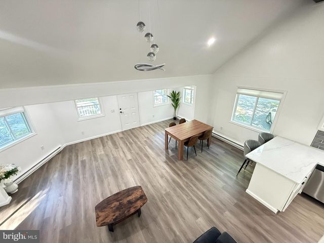 117 CLIFTON DR, Bushkill, PA 18324