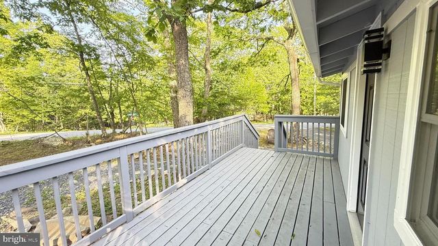 117 CLIFTON DR, Bushkill, PA 18324
