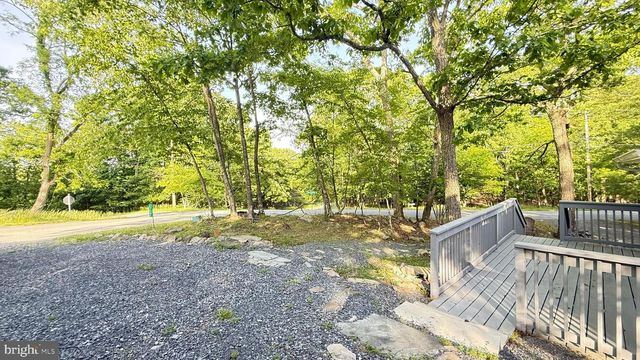 117 CLIFTON DR, Bushkill, PA 18324