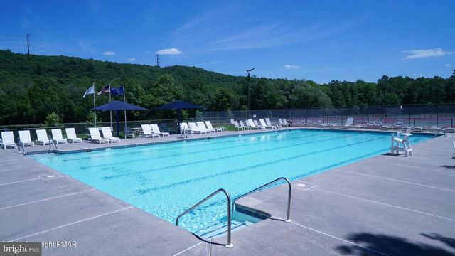 117 CLIFTON DR, Bushkill, PA 18324