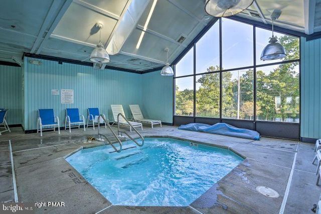 117 CLIFTON DR, Bushkill, PA 18324
