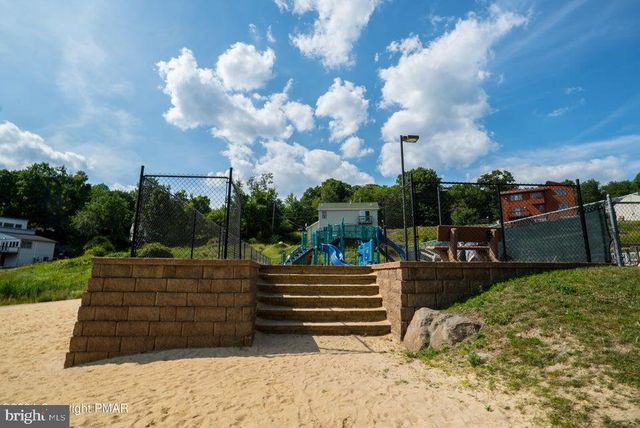 117 CLIFTON DR, Bushkill, PA 18324