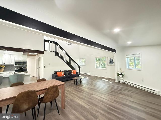 117 CLIFTON DR, Bushkill, PA 18324