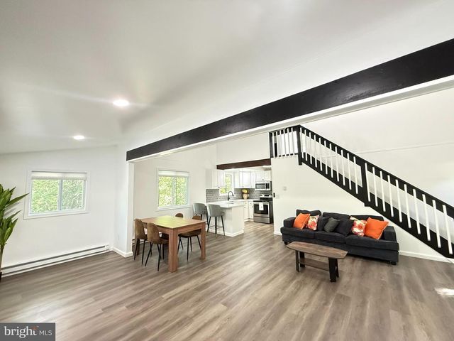 117 CLIFTON DR, Bushkill, PA 18324