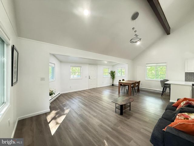 117 CLIFTON DR, Bushkill, PA 18324