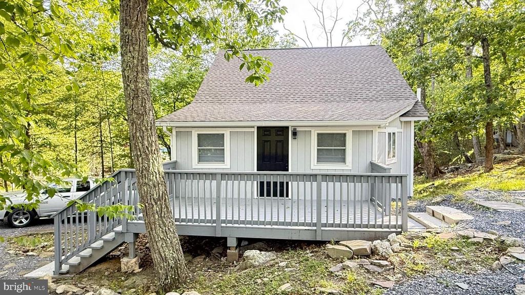 117 CLIFTON DR, Bushkill, PA 18324
