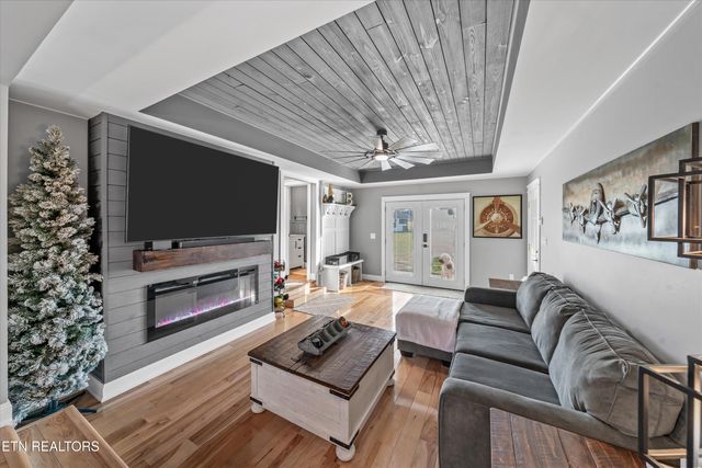 2940 Beecarter Rd, Dandridge, TN 37725