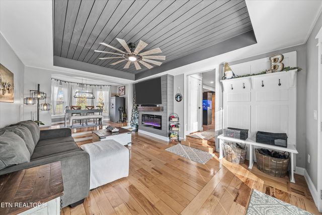 2940 Beecarter Rd, Dandridge, TN 37725