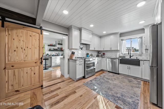 2940 Beecarter Rd, Dandridge, TN 37725