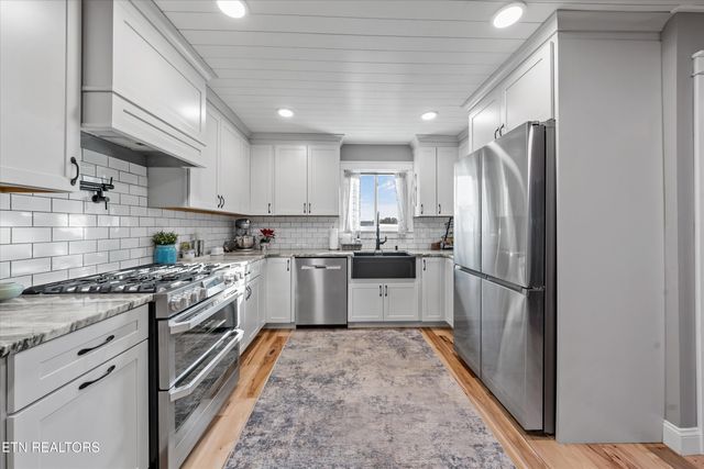 2940 Beecarter Rd, Dandridge, TN 37725