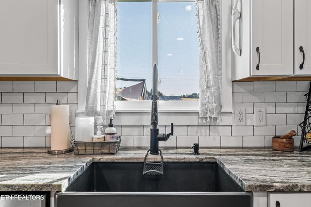 2940 Beecarter Rd, Dandridge, TN 37725