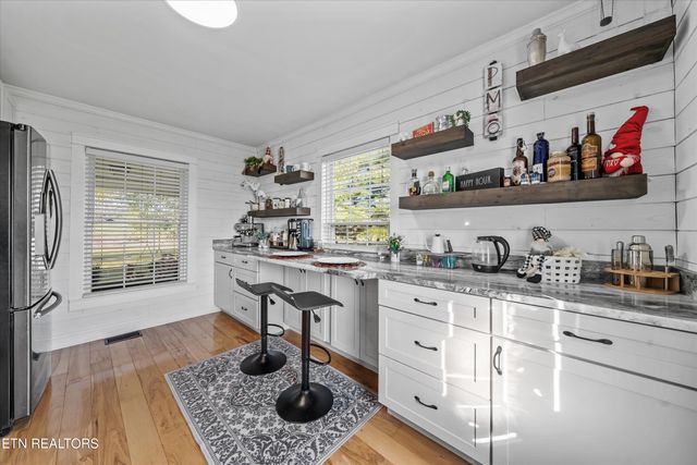 2940 Beecarter Rd, Dandridge, TN 37725