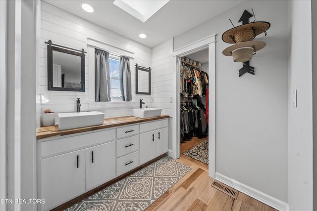 2940 Beecarter Rd, Dandridge, TN 37725