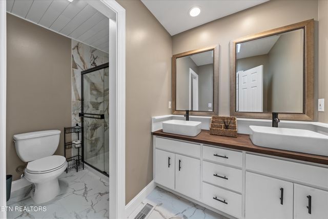 2940 Beecarter Rd, Dandridge, TN 37725