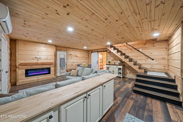 2940 Beecarter Rd, Dandridge, TN 37725